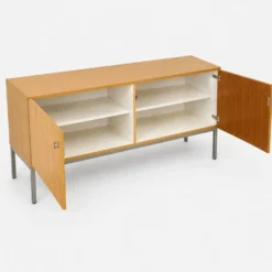 Buffet bas vintage des années 1970 avec base en métal
