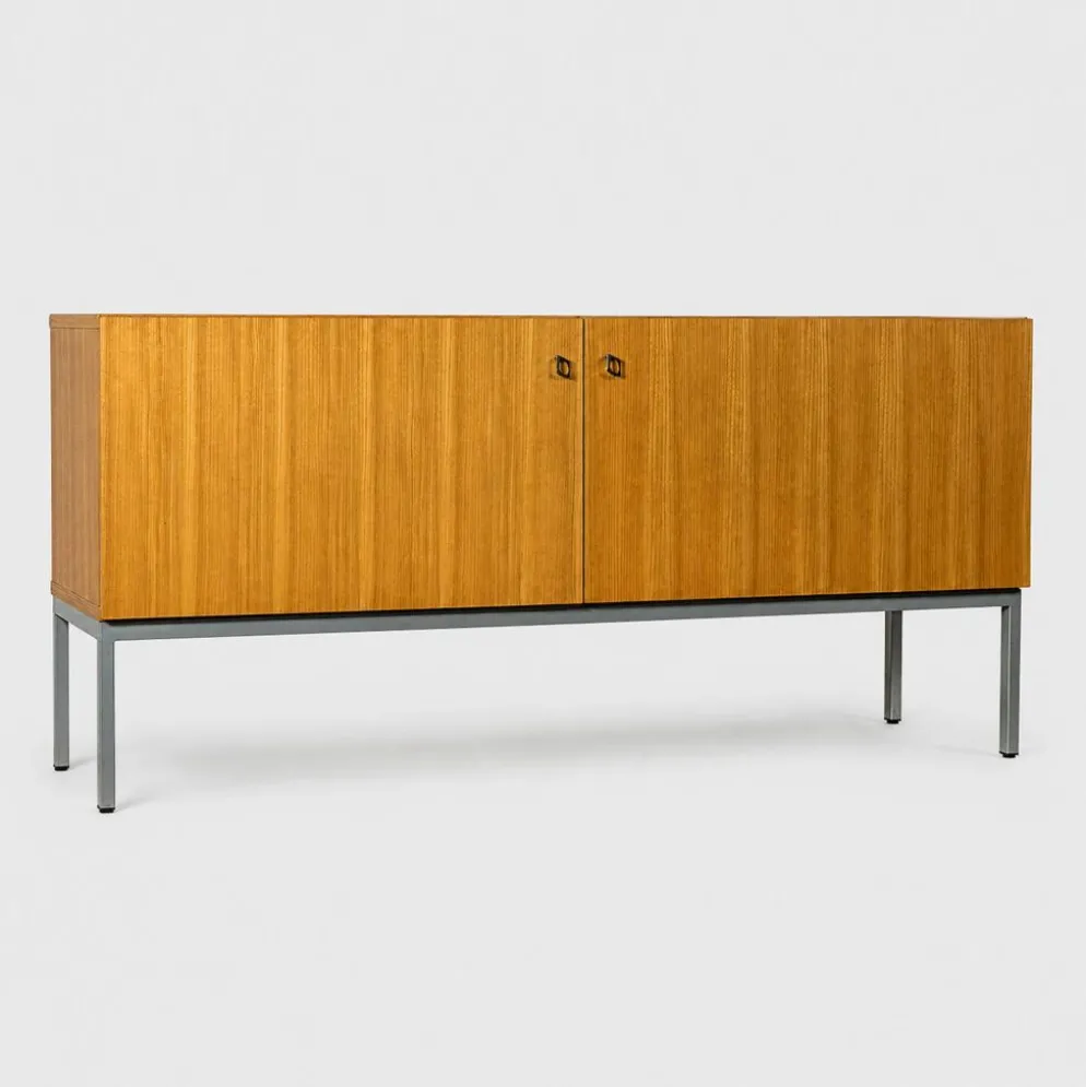Buffet bas vintage des années 1970 avec base en métal