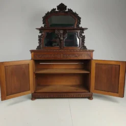 Buffet cabinet Horrix avec miroir – Style Forêt Noire, par Horrix