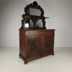 Buffet cabinet Horrix avec miroir – Style Forêt Noire, par Horrix