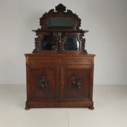 Buffet cabinet Horrix avec miroir – Style Forêt Noire, par Horrix