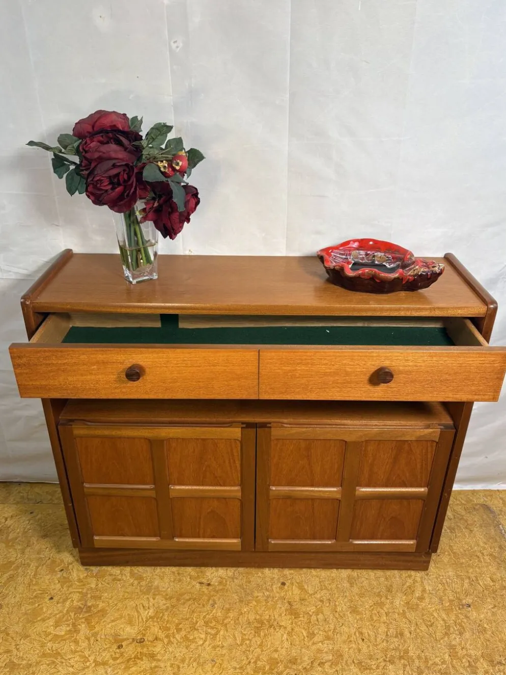 Buffet compact vintage Nathan Squares en teck | Années 1960-1970 | Gamme Squares