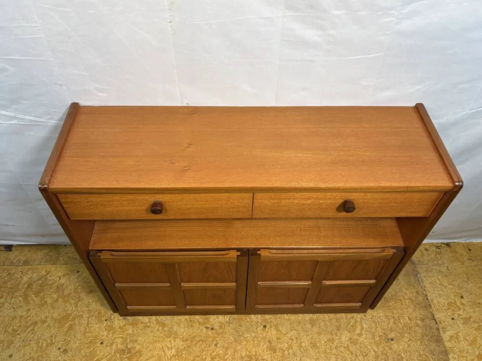 Buffet compact vintage Nathan Squares en teck | Années 1960-1970 | Gamme Squares