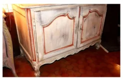 Buffet 2 corps Louis Xv cérusé pétine crème