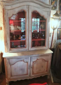 Buffet 2 corps Louis Xv cérusé pétine crème