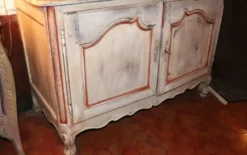 Buffet 2 corps Louis Xv cérusé pétine crème