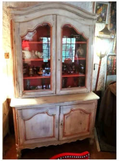 Buffet 2 corps Louis Xv cérusé pétine crème