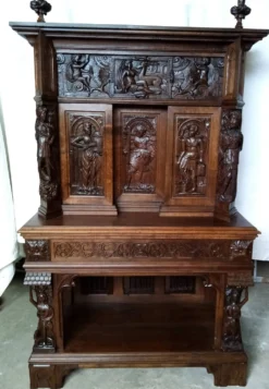 Buffet 2 corps sculpté du XVI ème siècle