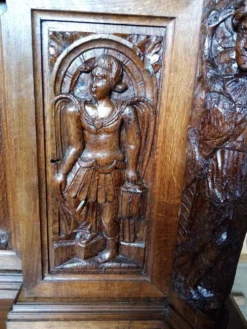 Buffet 2 corps sculpté du XVI ème siècle