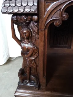 Buffet 2 corps sculpté du XVI ème siècle