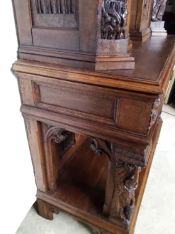 Buffet 2 corps sculpté du XVI ème siècle