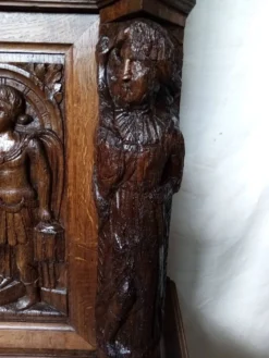 Buffet 2 corps sculpté du XVI ème siècle