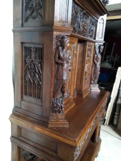 Buffet 2 corps sculpté du XVI ème siècle