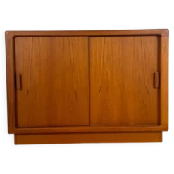 Buffet danois en teck avec portes coulissantes, années 1960