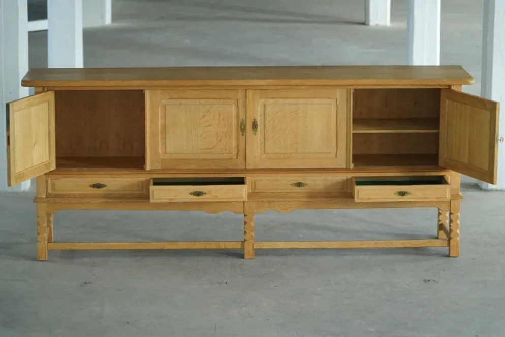 Buffet danois « Mid Century », style « Low Modern », en chêne, Henning Kjærnulf, années 1960
