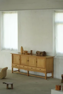 Buffet danois « Mid Century », style « Low Modern », en chêne, Henning Kjærnulf, années 1960