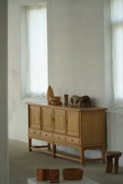 Buffet danois « Mid Century », style « Low Modern », en chêne, Henning Kjærnulf, années 1960