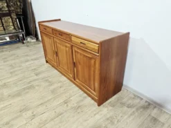 Buffet danois moderne Dyrlund Dania en teck, années 1980