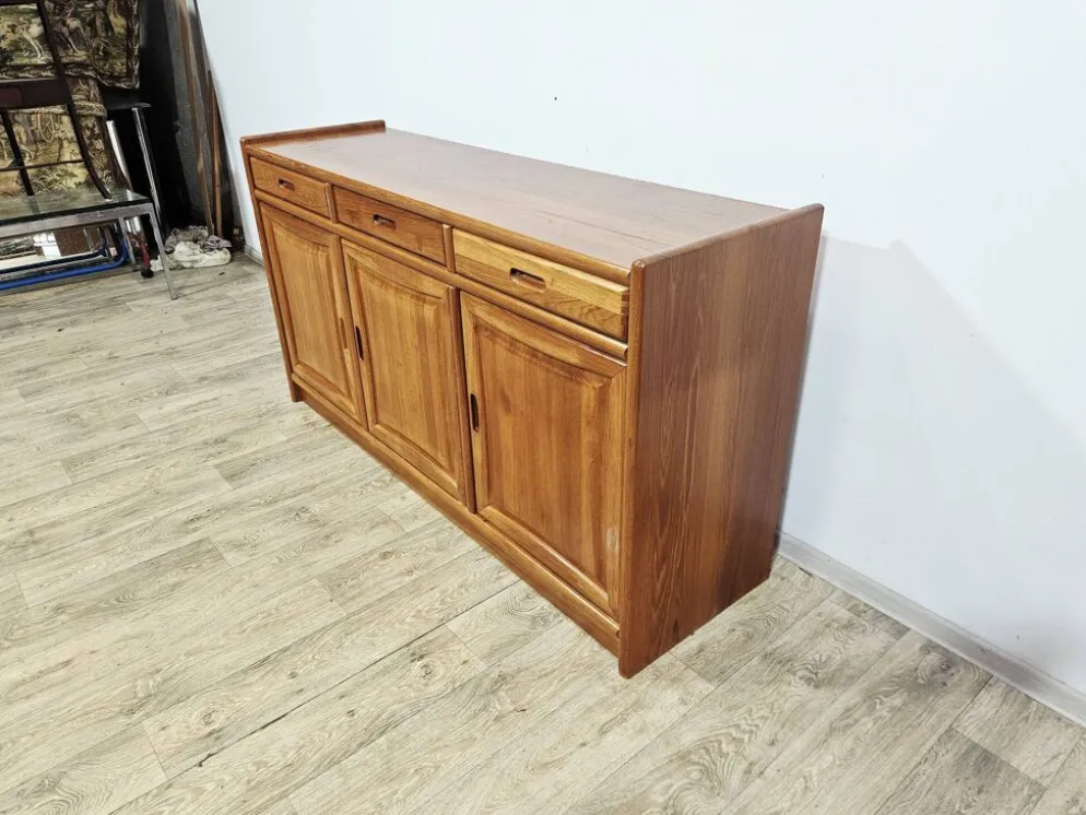 Buffet danois moderne Dyrlund Dania en teck, années 1980