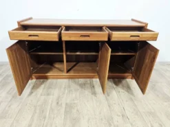 Buffet danois moderne Dyrlund Dania en teck, années 1980