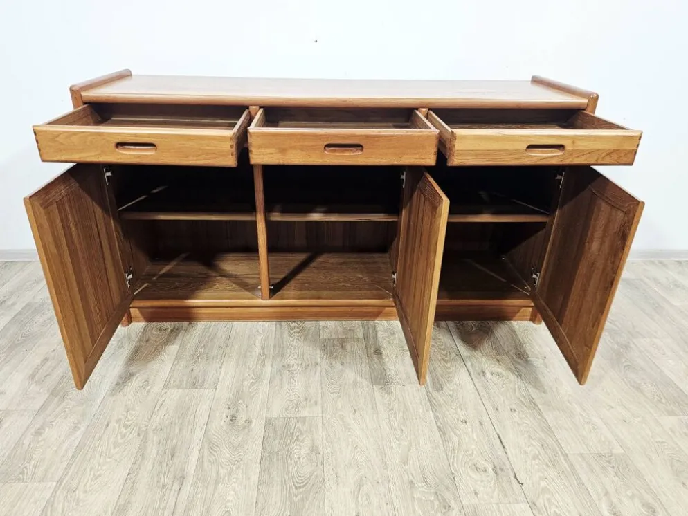 Buffet danois moderne Dyrlund Dania en teck, années 1980