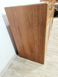 Buffet danois moderne Dyrlund Dania en teck, années 1980