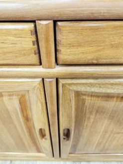 Buffet danois moderne Dyrlund Dania en teck, années 1980