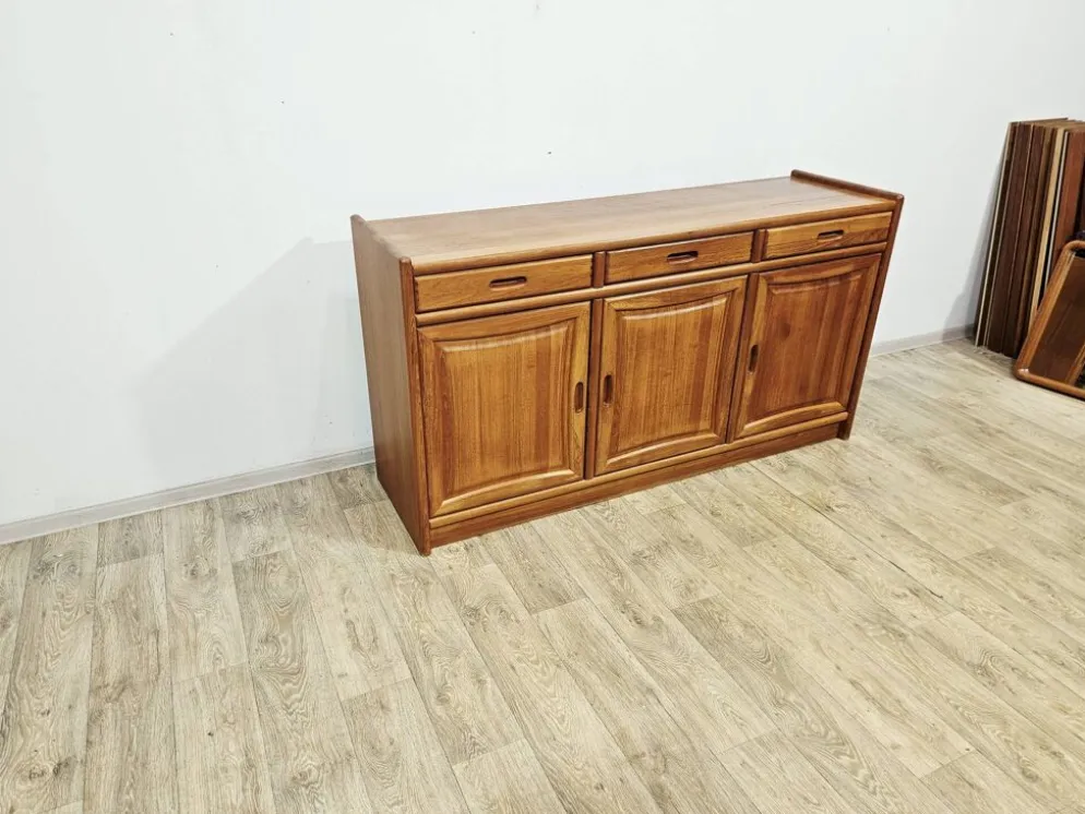 Buffet danois moderne Dyrlund Dania en teck, années 1980