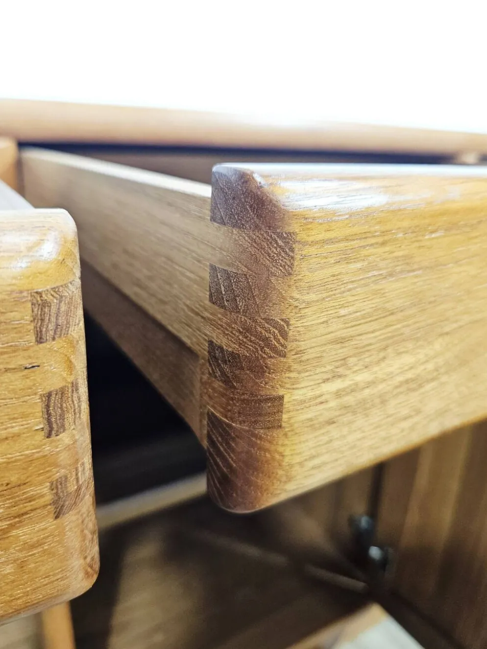 Buffet danois moderne Dyrlund Dania en teck, années 1980