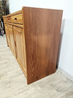 Buffet danois moderne Dyrlund Dania en teck, années 1980