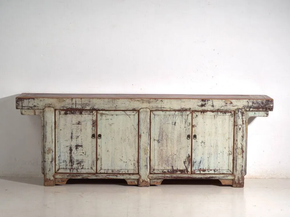 Buffet d’autel ancien laqué en bois de pin – Chine, vers 1900