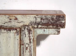Buffet d’autel ancien laqué en bois de pin – Chine, vers 1900