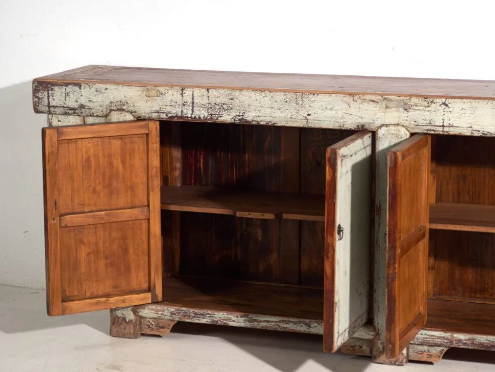 Buffet d’autel ancien laqué en bois de pin – Chine, vers 1900