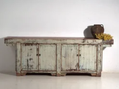Buffet d’autel ancien laqué en bois de pin – Chine, vers 1900