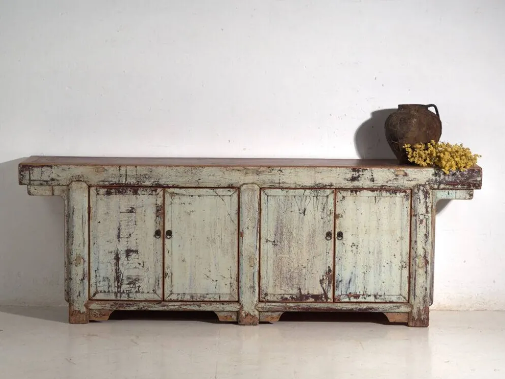 Buffet d’autel ancien laqué en bois de pin – Chine, vers 1900