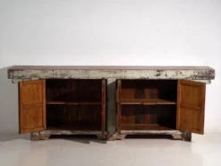 Buffet d’autel ancien laqué en bois de pin – Chine, vers 1900