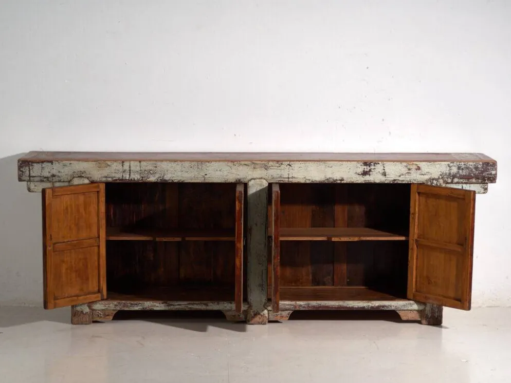 Buffet d’autel ancien laqué en bois de pin – Chine, vers 1900