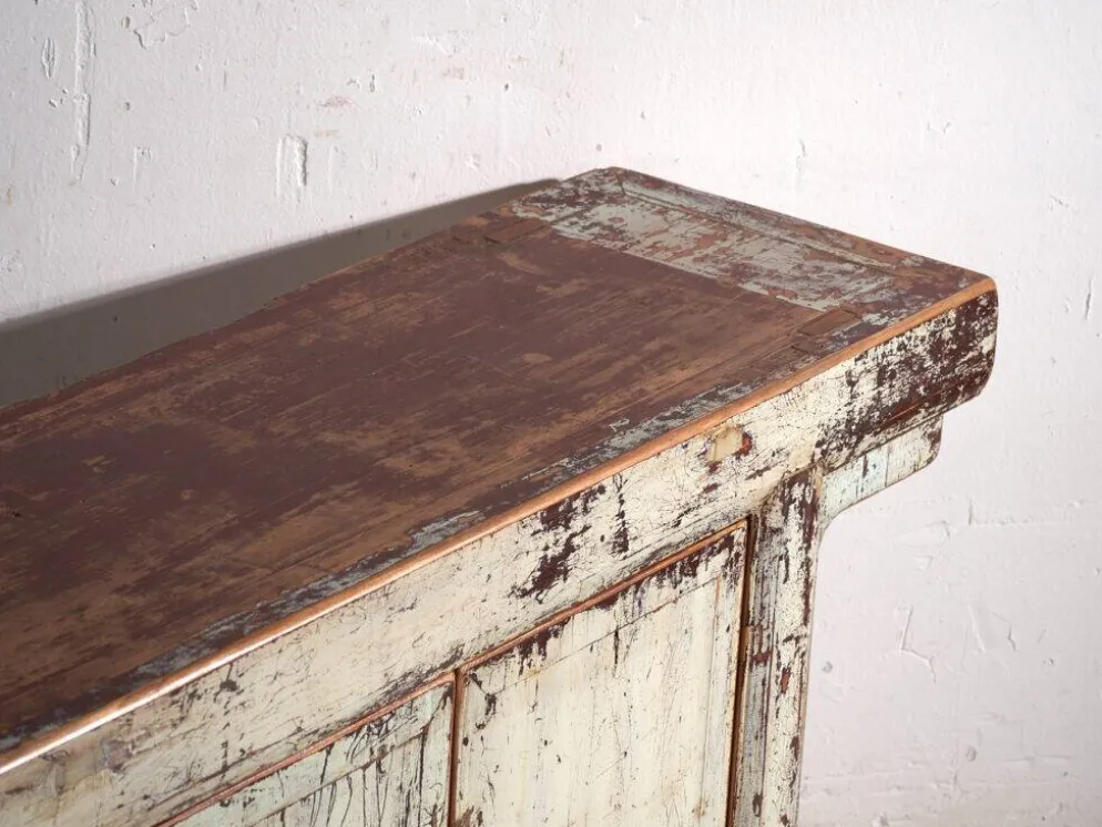 Buffet d’autel ancien laqué en bois de pin – Chine, vers 1900