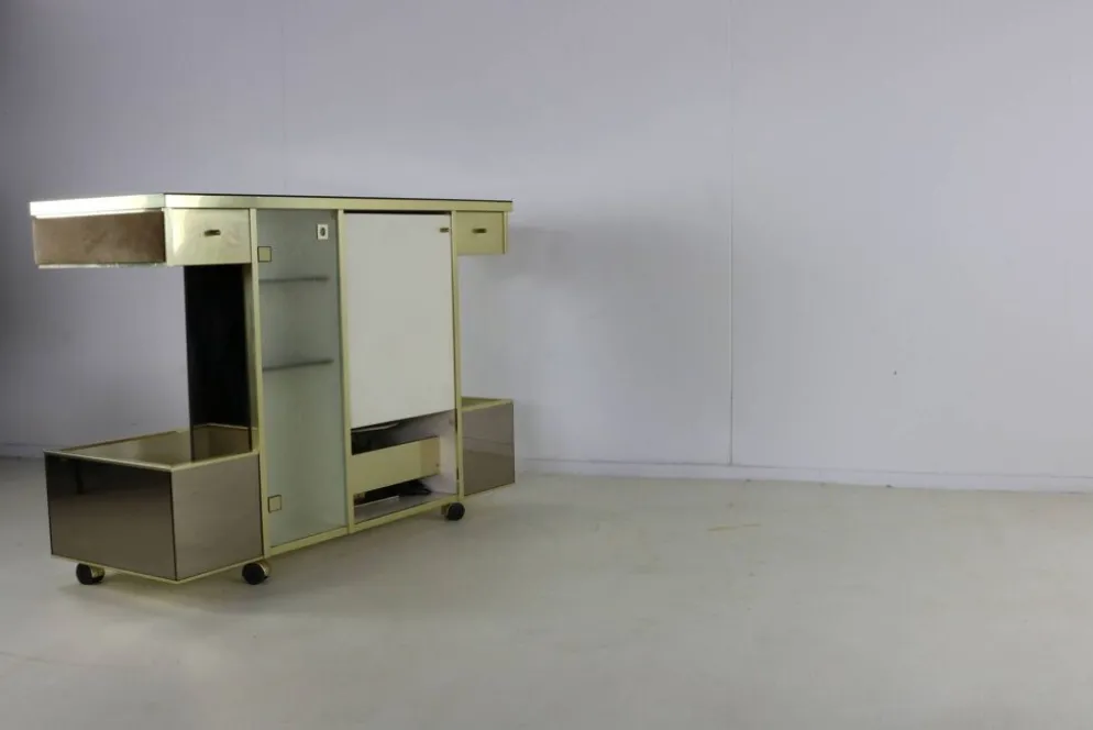 Buffet de bar design des années 70 par Harvey Guzzini pour Stilglass Donati