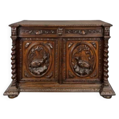 Buffet de chasse de style Henri II en chêne sculpté à colonnes torsadées