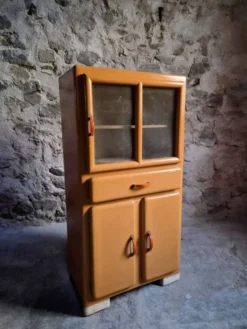 Buffet de cuisine art déco français vintage avec poignées en bakélite, années 1930–1940