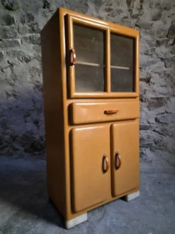 Buffet de cuisine art déco français vintage avec poignées en bakélite, années 1930–1940