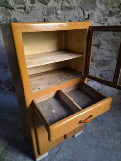 Buffet de cuisine art déco français vintage avec poignées en bakélite, années 1930–1940