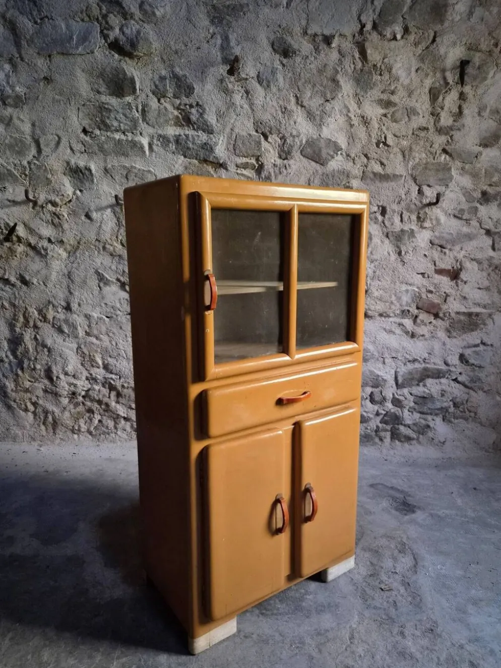 Buffet de cuisine art déco français vintage avec poignées en bakélite, années 1930–1940