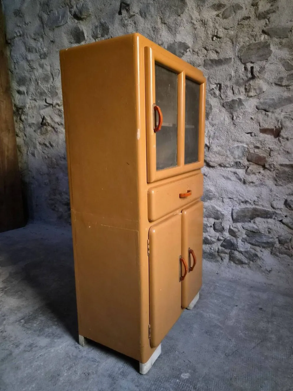 Buffet de cuisine art déco français vintage avec poignées en bakélite, années 1930–1940
