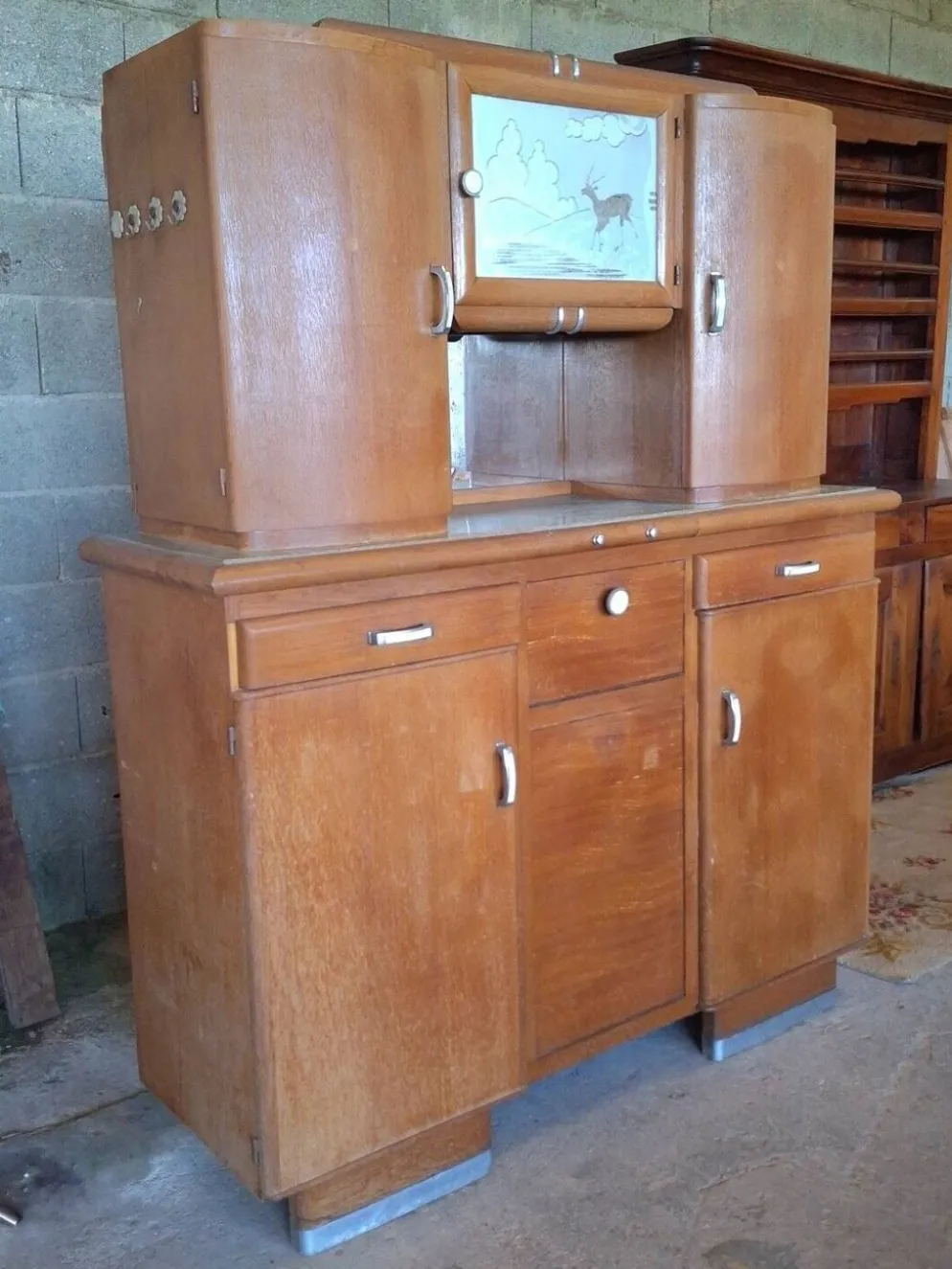 Buffet de cuisine 2 corps Art Déco années 40 – Verre gravé Cerf