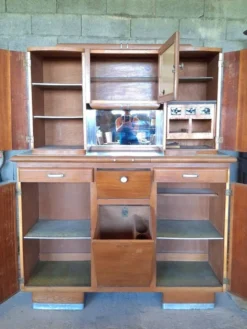 Buffet de cuisine 2 corps Art Déco années 40 – Verre gravé Cerf