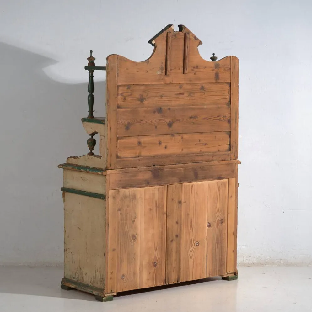 Buffet de cuisine en pin de deux portes et étagères – Europe centrale, vers 1910