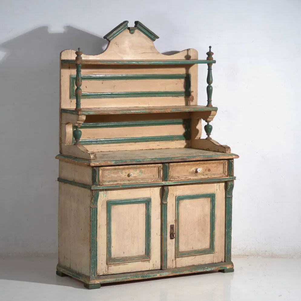 Buffet de cuisine en pin de deux portes et étagères – Europe centrale, vers 1910