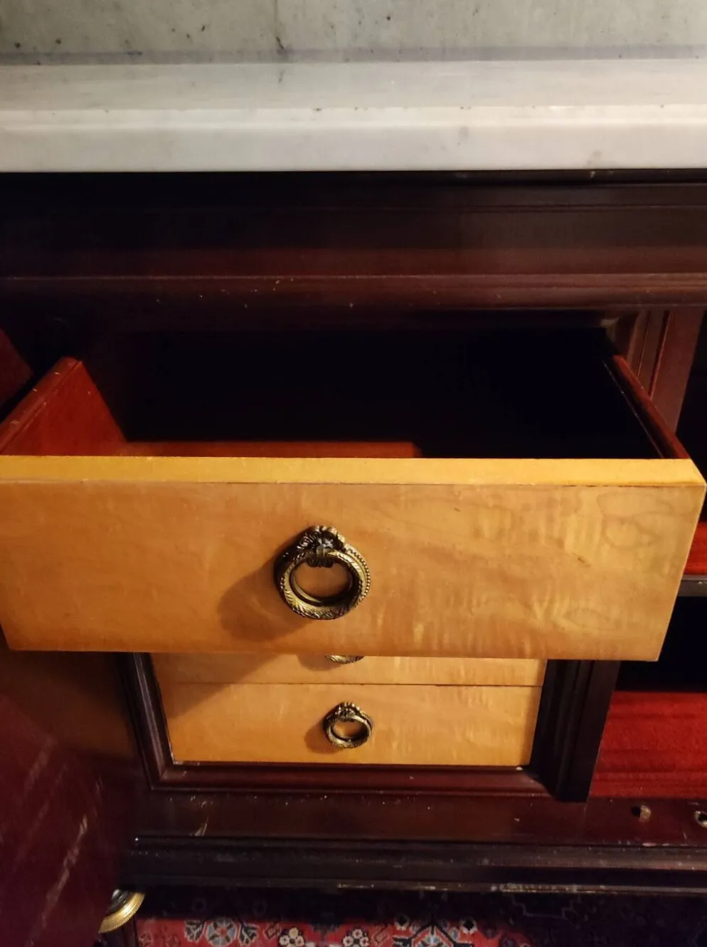 Buffet d'enfilade style Louis XVI avec plateau en marbre